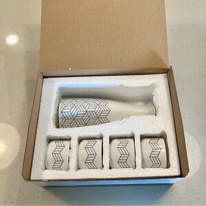 Short Stories Sake Set in Black and White NEW WITH TAGS AND BOX